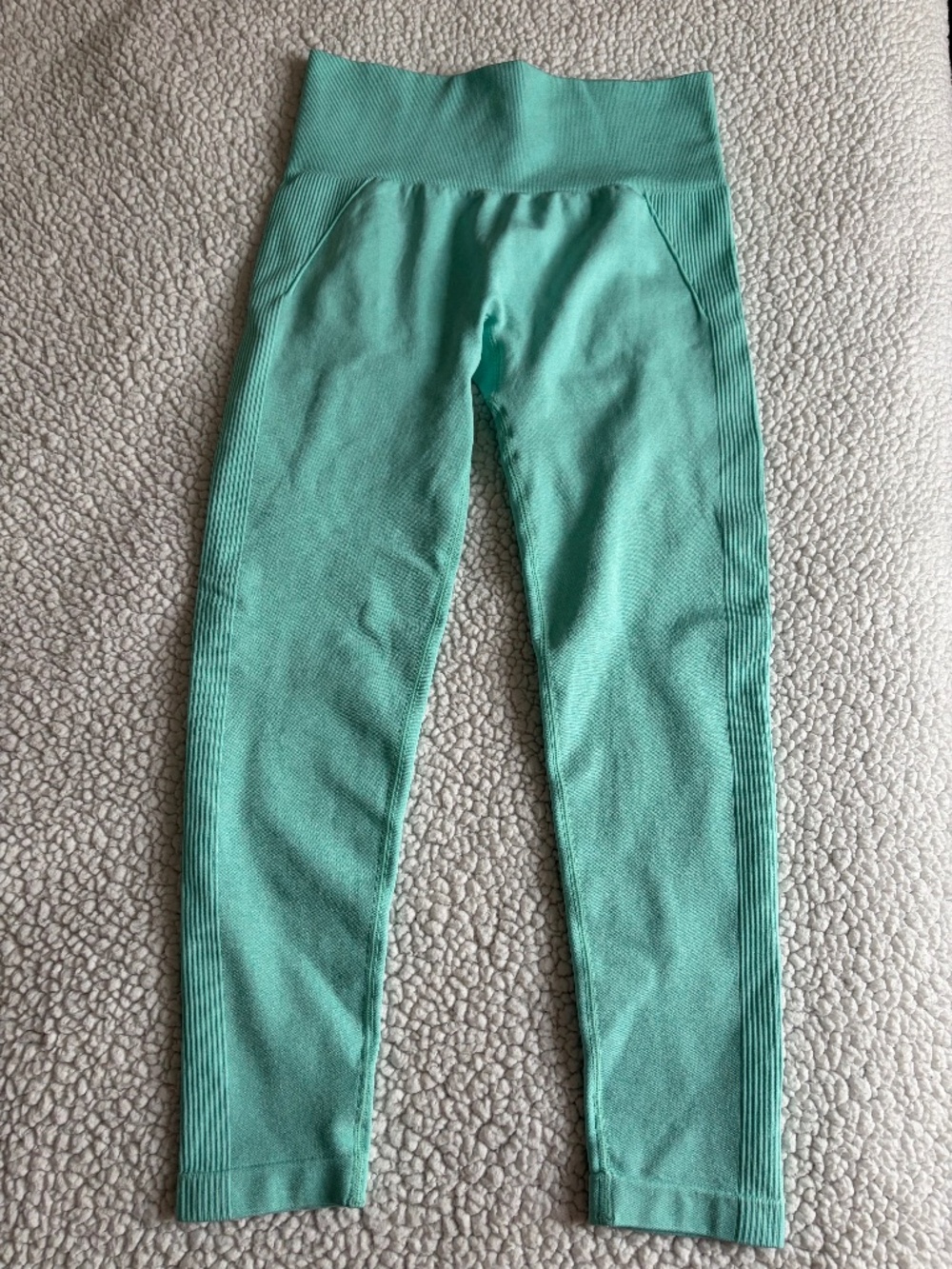 Mint Green Butt Scrunch Leggings- Size Medium